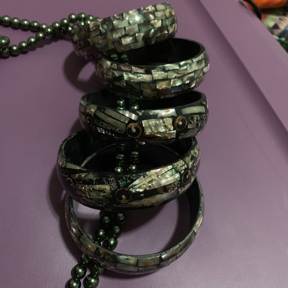 Assorted bracelets - Picture 2 of 8